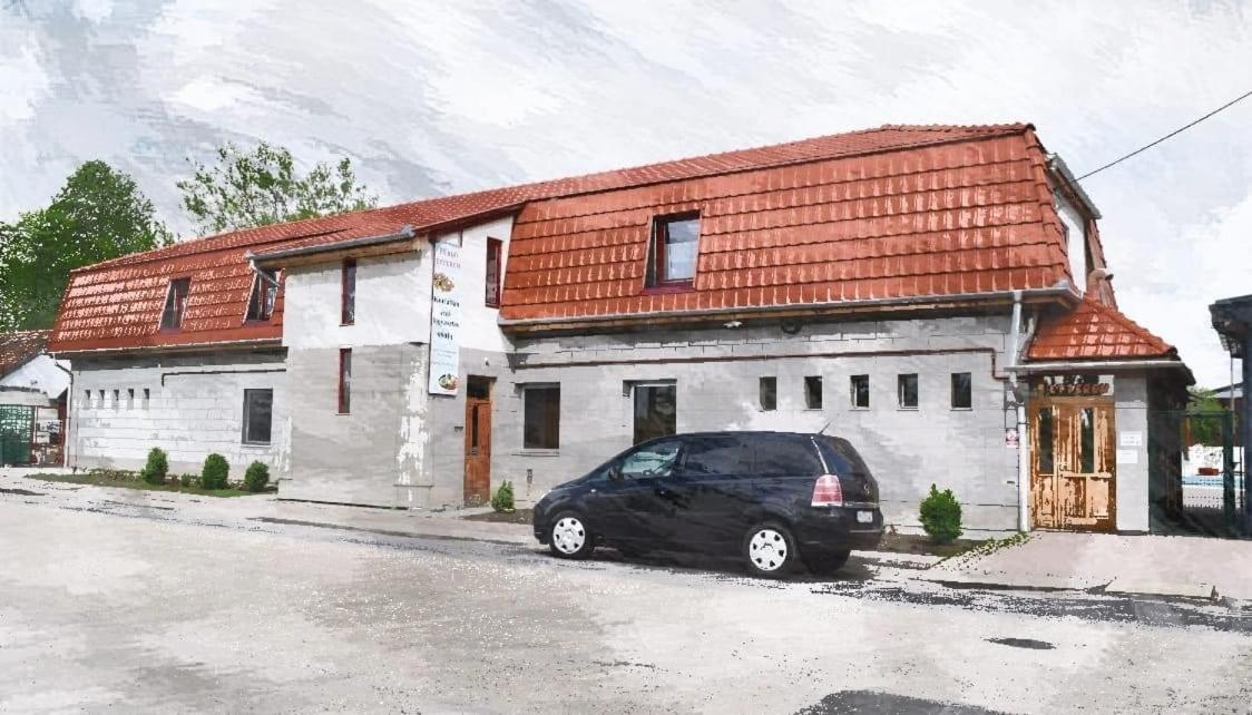 Fuerdo Panzio Karcag Exterior foto